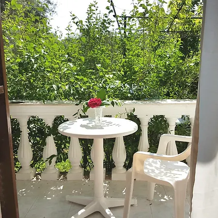 Alexandros Apartment *