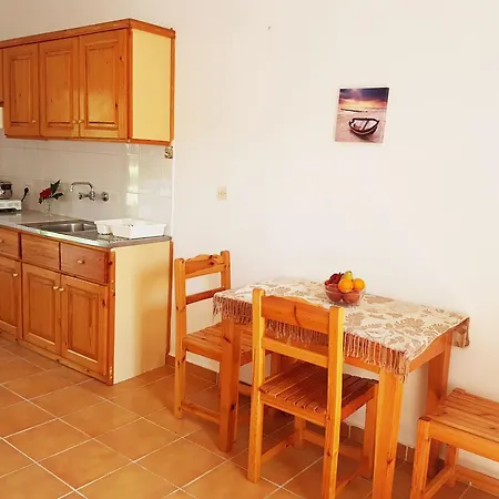 Alexandros Apartament *