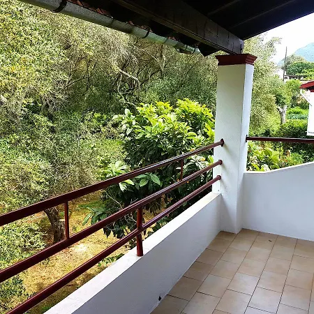 Alexandros شقة Mesongí